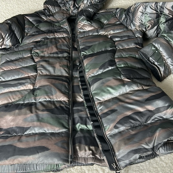 Lululemon Fluffin Awesome Coast Camo Butter Pink Down Jacket Size 8 - Picture 7 of 13